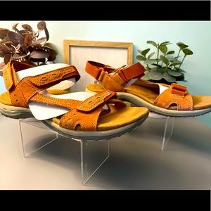 Earth Origins Barkley Sport Sandals - size 8W (Sun Orange)